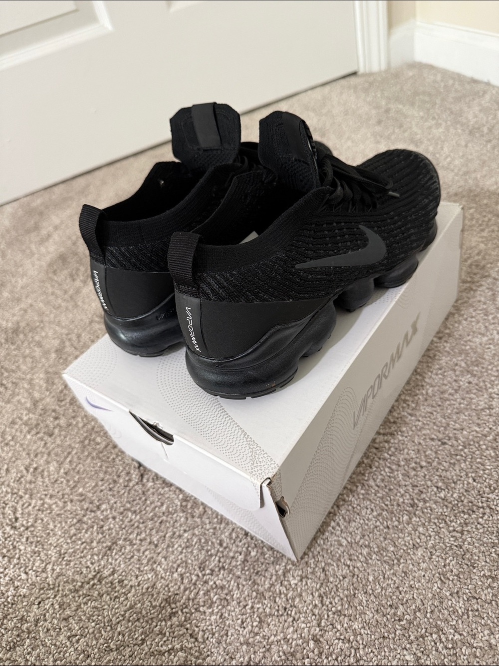 Women’s Nike Black VaporMax Flyknit Cushion Sneakers - Picture 3 of 5